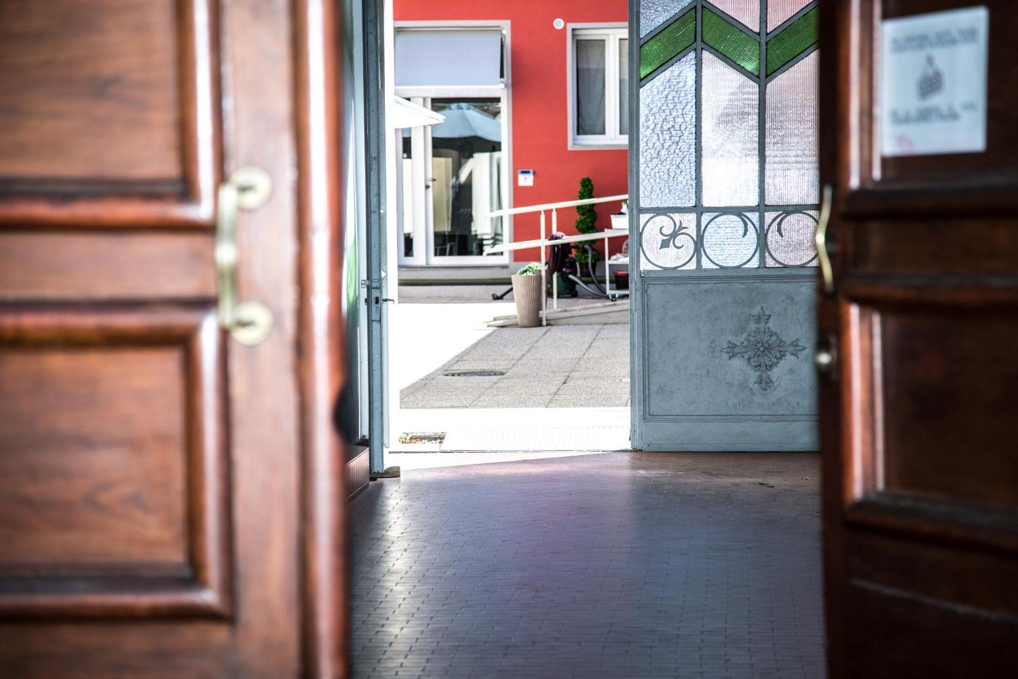 Guest House Turin Metro Young Exterior photo